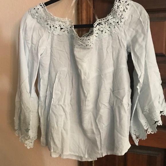 NWT! Beautiful Lacy Blouse - Picture 2 of 4